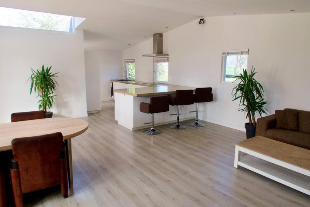 Between Amsterdam And Haarlem With Sauna Villa *